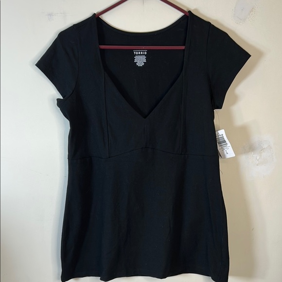 Torrid Black Foxy Sweetheart V-Neck Blouse Cap Sleeves Size Large - Picture 1 of 4